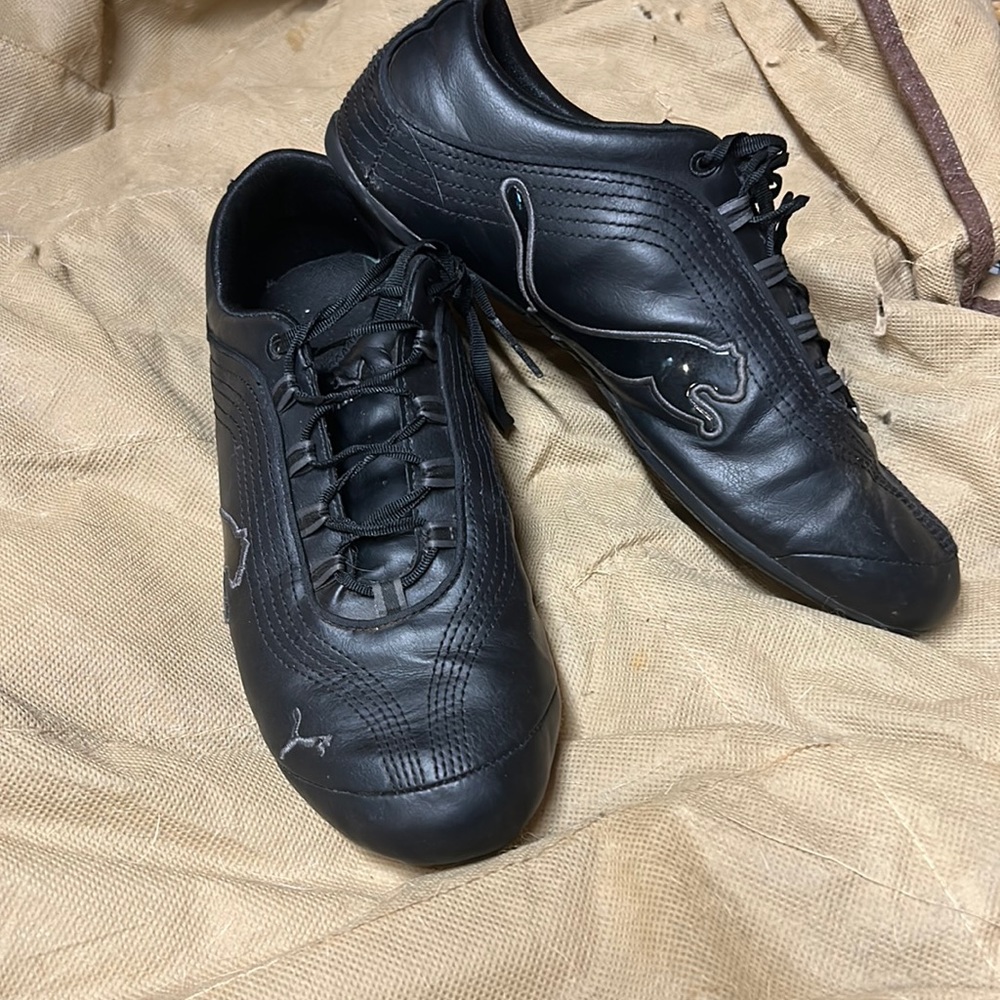 Black puma cheer shoes